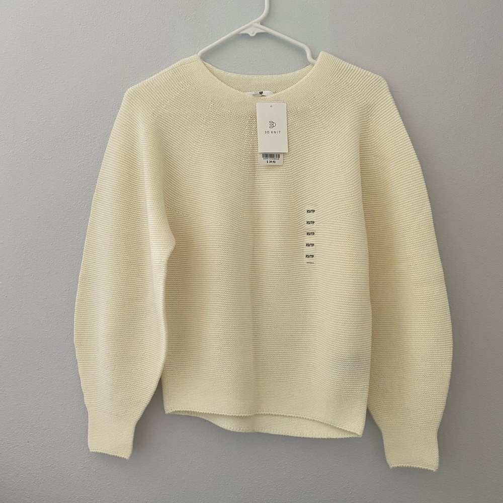 SOLD uniqlo 3d knit sweater